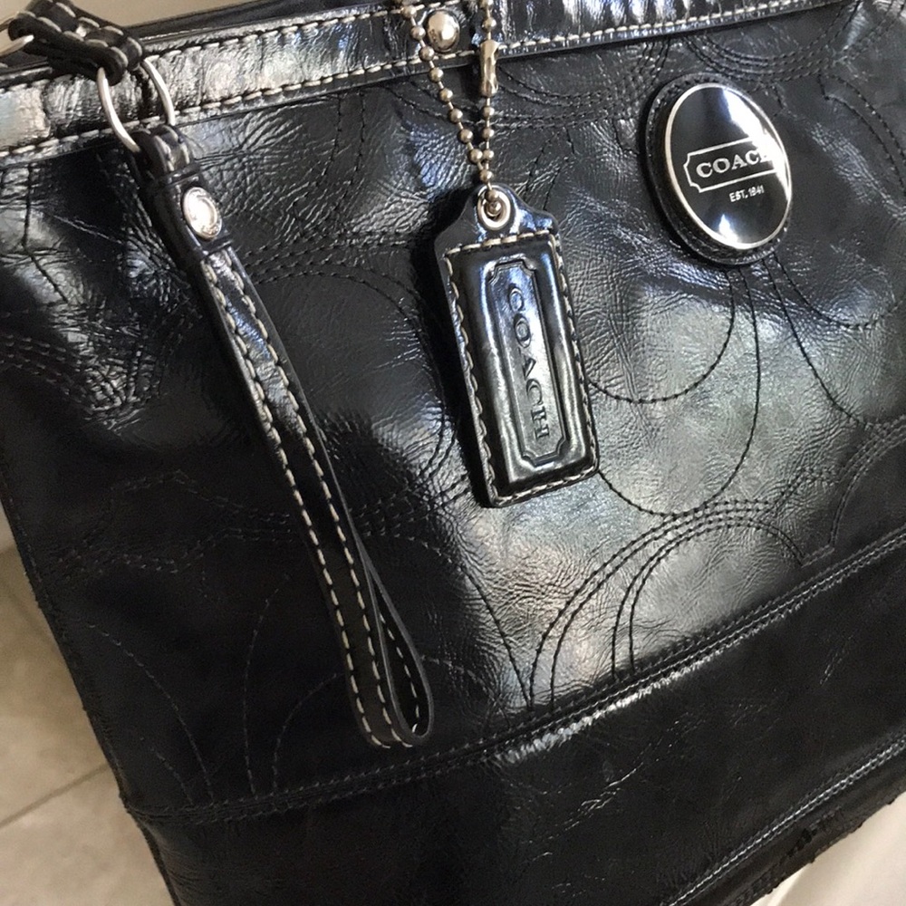 Signature Coach Black Patent Leather Purse Tote - Picture 3 of 8